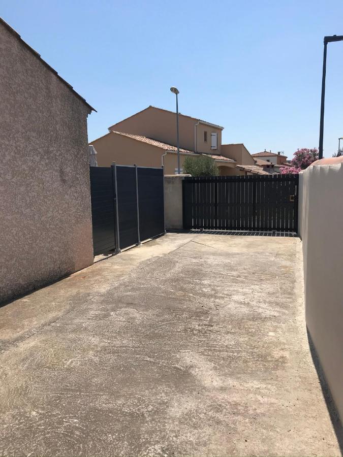 Gite De Larmonys Gigean Exteriör bild
