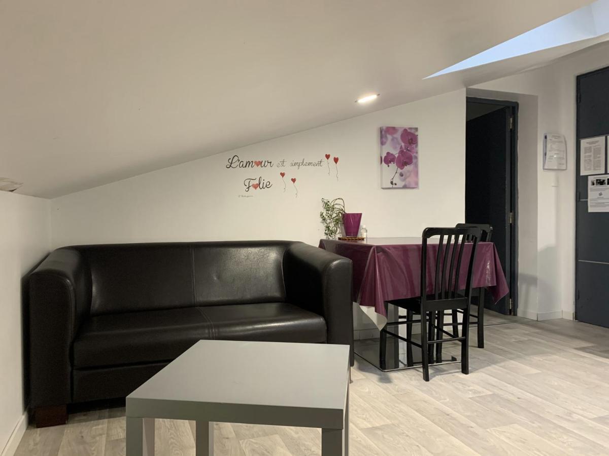 Gite De Larmonys Gigean Exteriör bild