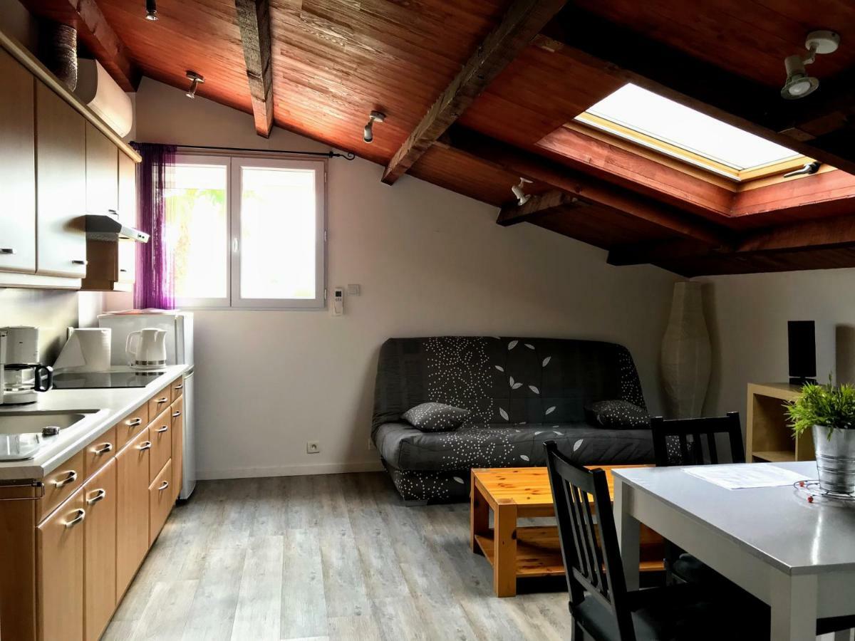 Gite De Larmonys Gigean Exteriör bild
